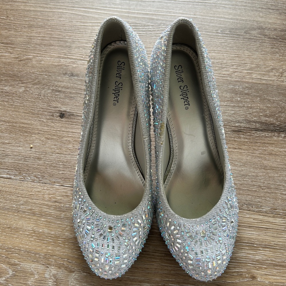 Silver Slipper Women's Glittering Silver Heels